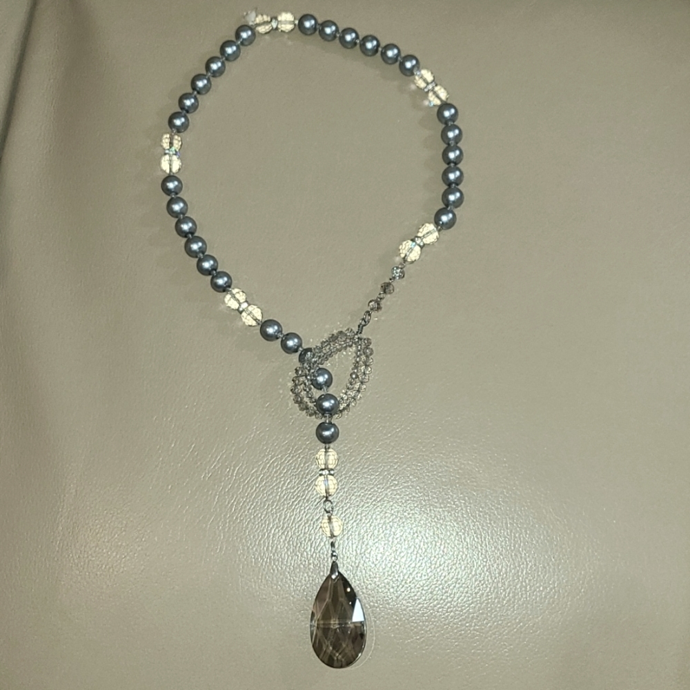 New Without Tag Silver and Clear Beaded Necklace
